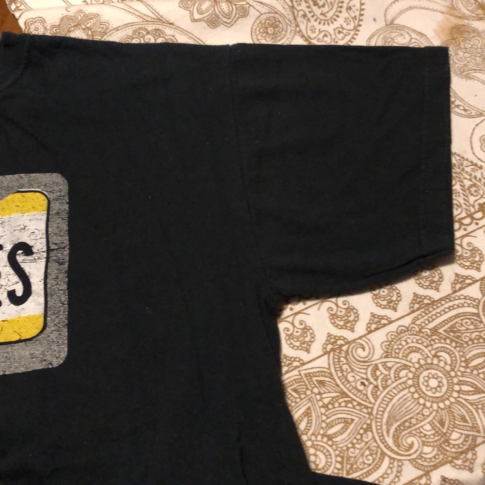 Used t short sizeS - Picture 9 of 11